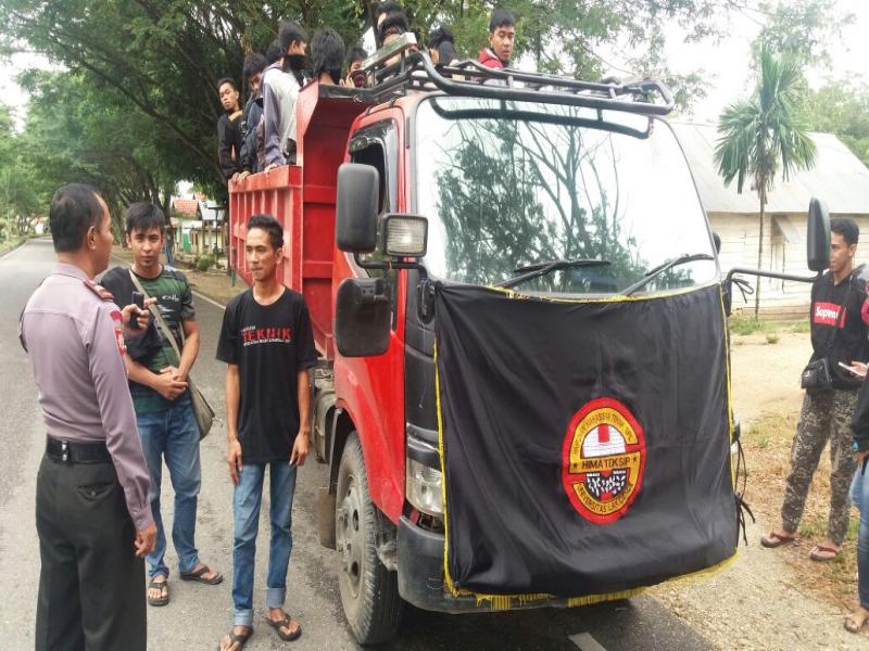 Demi Keselamtan Warga, Kapolsek Wawotobi Turun Beri Himbauan